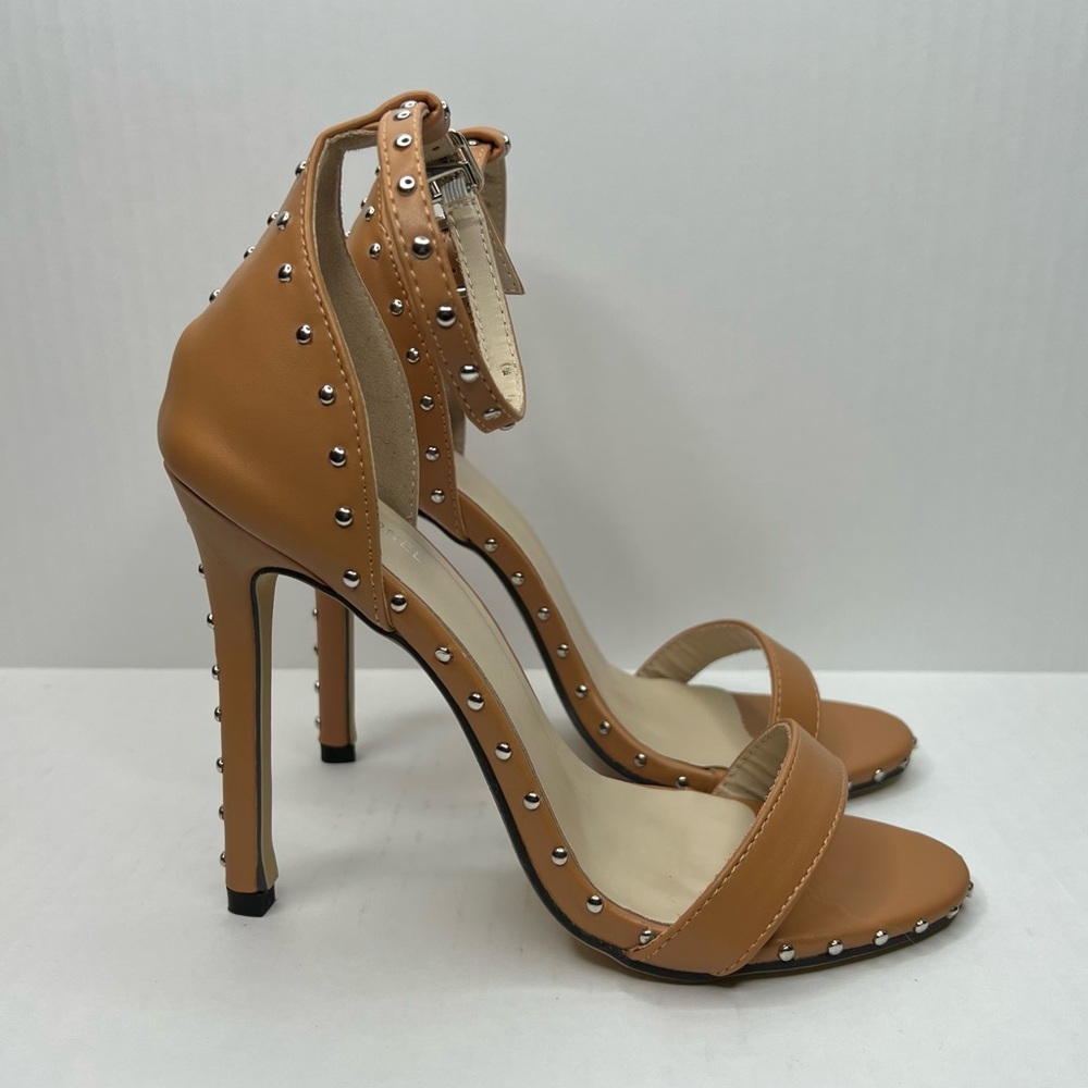 Rivets studded ankle strap brown heels. Size 8